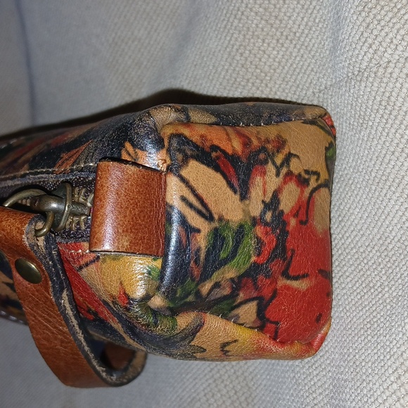 Patricia Nash Isla Oblong All Leather Wristlet